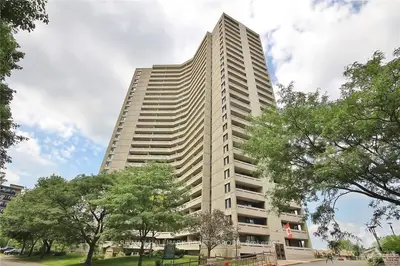1171 AMBLESIDE Drive 1305, Woodroffe, ON K2B 8E1