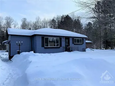 11 MEEKER Street, Laurentian Hills, ON K0J 1J0
