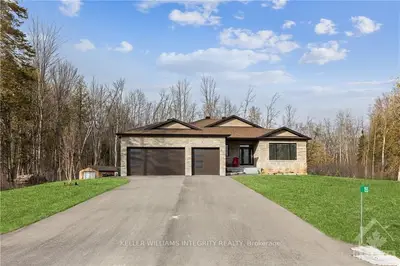 155 COUNTRY MEADOW Drive, Carp - Huntley Ward, ON K0A 1L0