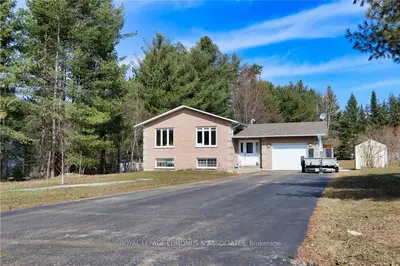 6 JAMIE Crescent, Petawawa, ON K8H 3N2