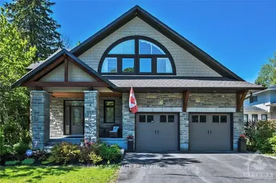 8 JONATHAN PACK Street, Stittsville - Munster - Richmond, ON K2S 0R4