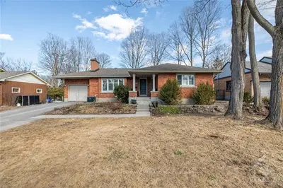 2033 THORNE Avenue, Alta Vista and Area, ON K1H 5X4