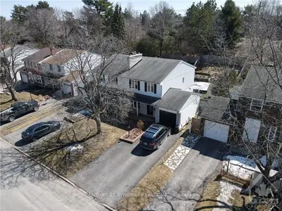 75 HOBART Crescent, South of Baseline to Knoxdale, ON K2H 5S3
