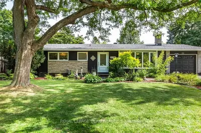 36 WEST HERRINGTON Court, Crystal Bay - Rocky Point - Bayshore, ON K2H 5N7