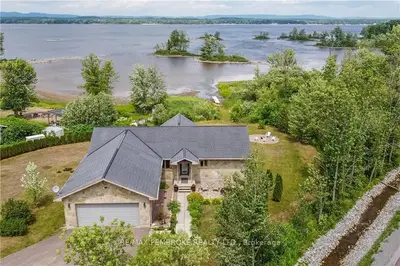 13 FAIRWAY Drive, Petawawa, ON K8A 8N2