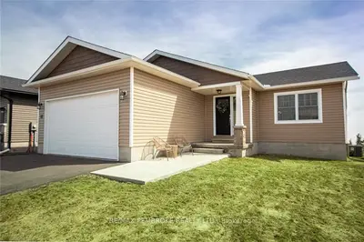 17 TERRANCE Drive, Petawawa, ON K8H 0G3