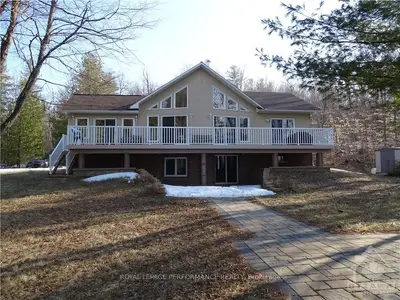 300 Lakeshore Road, Lanark Highlands, On K0a 3l0
