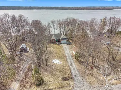 182 MOORHEAD Drive, Carp - Dunrobin - Huntley - Fitzroy and Area, ON K0A 1X0