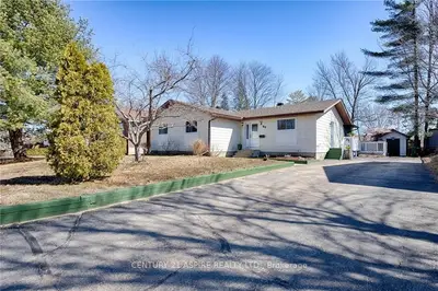 90 SPRUCE Street, Petawawa, ON K8H 3H8