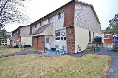 18 SONNET Crescent A, Bells Corners and South to Fallowfield, ON K2H 8W7