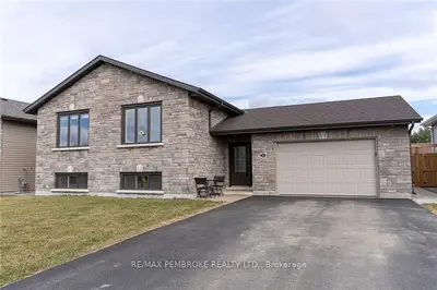11 NILE Street, Petawawa, ON K8H 0E8