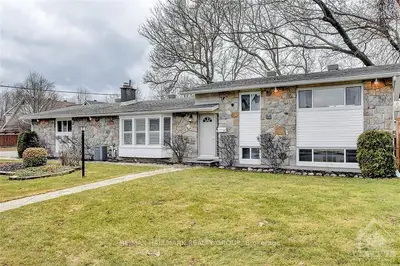 84 CRYSTAL BEACH Drive, Crystal Bay - Rocky Point - Bayshore, ON K2H 5N5