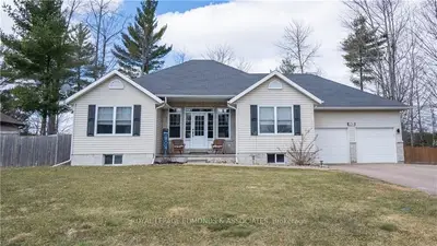 231 ORIOLE Crescent, Petawawa, ON K8H 0A7