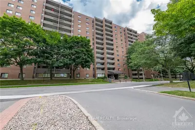 1100 AMBLESIDE Drive 808, Woodroffe, ON K2B 8G6