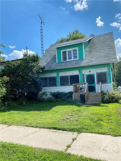 62 KING Street, Rideau Lakes, ON K0E 1G0