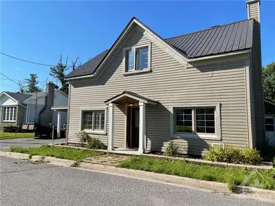 6877 HARBOUR Street A, Carp - Dunrobin - Huntley - Fitzroy and Area, ON K0A 1X0