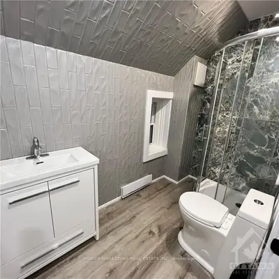 220 Mcarthur Avenue 4, Vanier And Kingsview Park, On K1l 6p5