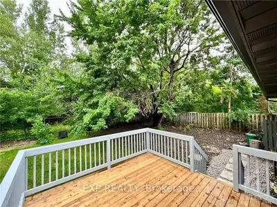 10 Kirkstall Avenue A, South Of Baseline To Knoxdale, On K2g 3m5