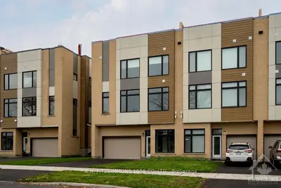 2714 Draper Avenue, Parkway Park - Queensway Terrace S And Area, On K2h 6z9