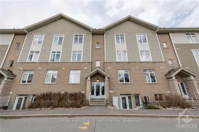 330 EVEREST D, Elmvale Acres and Area, ON K1G 4E4