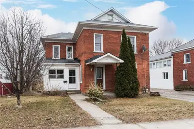 127 Brockville Street, Smiths Falls, On K7a 3y7