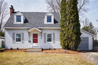 20 KILBARRY Crescent, Manor Park - Cardinal Glen and Area, ON K1K 0G8