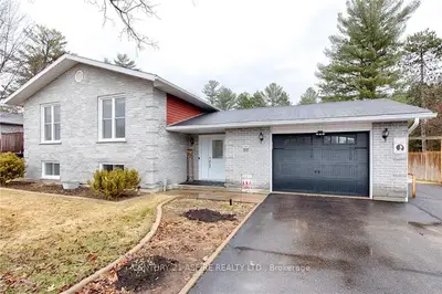 306 Carla Street, Petawawa, ON K8H 3N2
