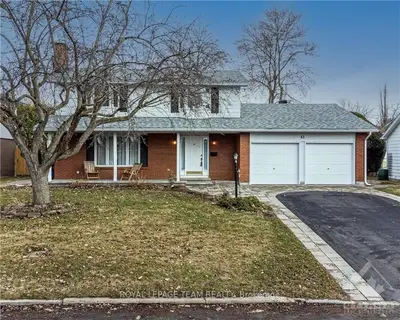 42 DEXTER Drive, South of Baseline to Knoxdale, ON K2H 5W2