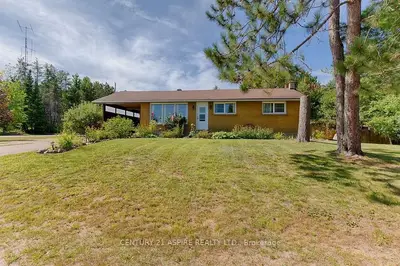 15 HOFFMAN Street, Petawawa, ON K8H 2J6