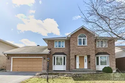55 STAPLEDON Crescent, South of Baseline to Knoxdale, ON K2H 9L3