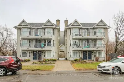 1121 BAVLIE Avenue 10, Billings Bridge - Riverside Park and Area, ON K1H 8P3