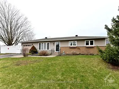 18 COUNTRY Lane E, Kanata, ON K2L 1J1