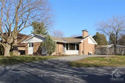 12 HARWICK Crescent, Bells Corners and South to Fallowfield, ON K2H 6R1