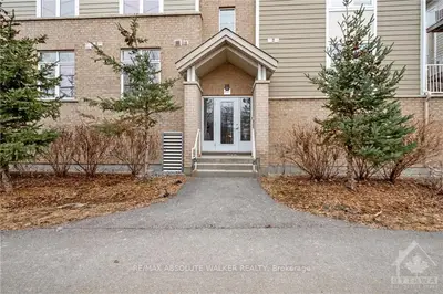 841 BLACKCOMB D, Elmvale Acres and Area, ON K1G 4E4