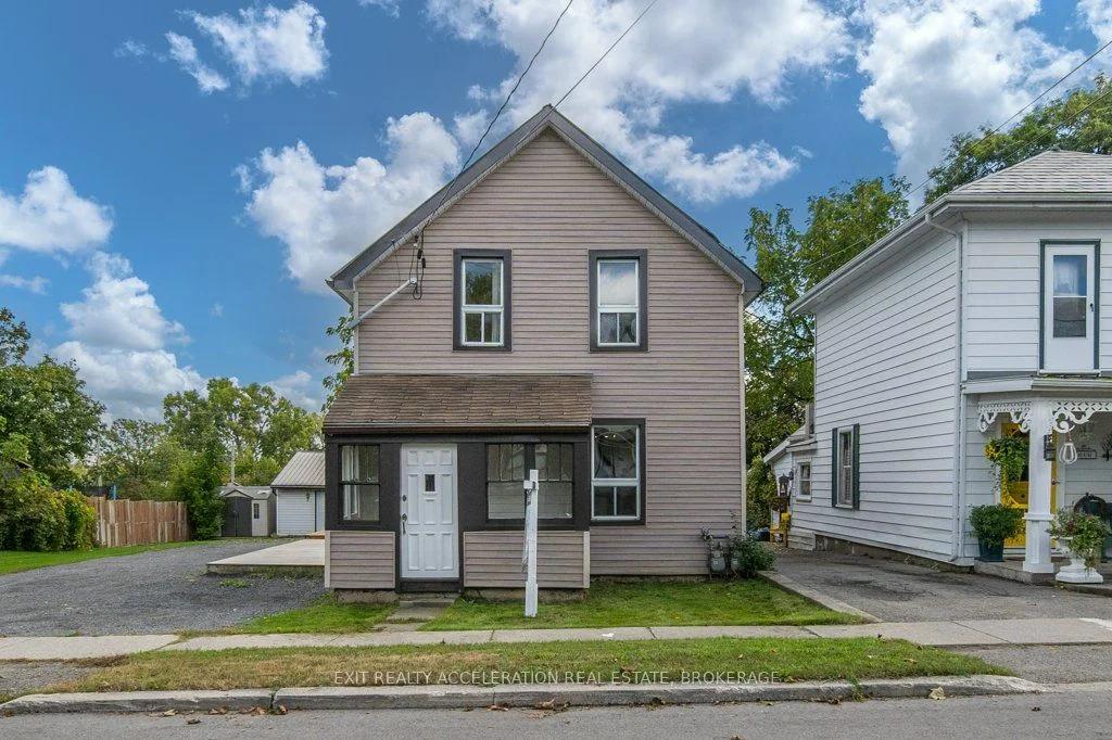 Duplex in Deseronto