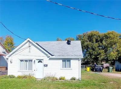 629 Joe Street, Laurentian Valley, On K8a 6s9