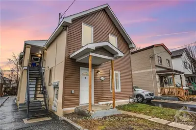225 DESCHAMPS Avenue, Vanier and Kingsview Park, ON K1L 5Z2