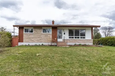 42 SHERRY Lane, South of Baseline to Knoxdale, ON K2G 3L8