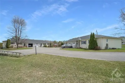 1451-1455 MEADOW Drive, Greely - Metcalfe - Osgoode - Vernon and Area, ON K4P 1B1