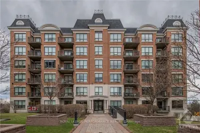 955 BEAUPARC 215, Cyrville - Carson Grove - Pineview, ON K1J 0A1
