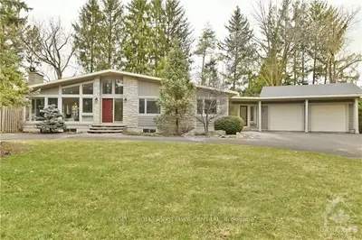 9 ROBIN Crescent, Beacon Hill North - South and Area, ON K1J 6J3