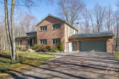 5841 HUGH Crescent, Greely - Metcalfe - Osgoode - Vernon and Area, ON K0A 2W0