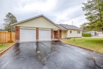 9 PINE Street, Laurentian Hills, ON K0J 1J0
