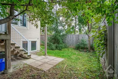 104 Strathaven, Cyrville - Carson Grove - Pineview, On K1j 1k7