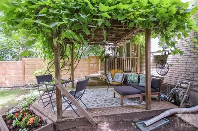 2426 Clementine Boulevard, Billings Bridge - Riverside Park And Area, On K1v 8e2