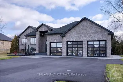 7014 SOUTH VILLAGE Drive, Greely - Metcalfe - Osgoode - Vernon and Area, ON K4P 0A3