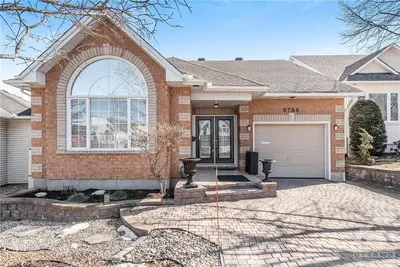 6788 BARSONA Place, Orleans - Convent Glen and Area, ON K1C 1J3