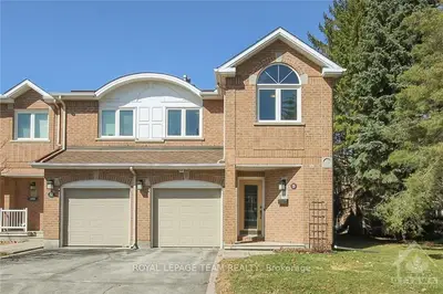 15 GRANDCOURT Drive, South of Baseline to Knoxdale, ON K2G 5X1