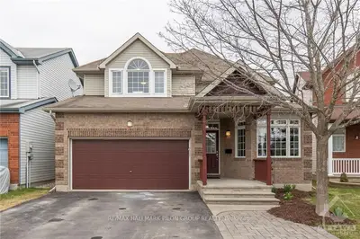 346 RUSTIC HILLS Crescent, Orleans - Cumberland and Area, ON K4A 5A8