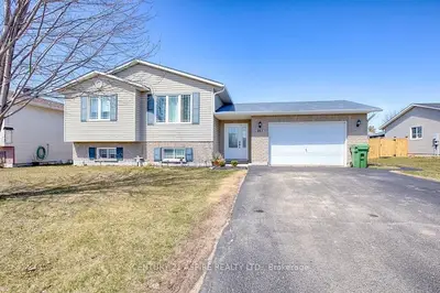 13 MORNING STAR Street, Petawawa, ON K8H 0A1